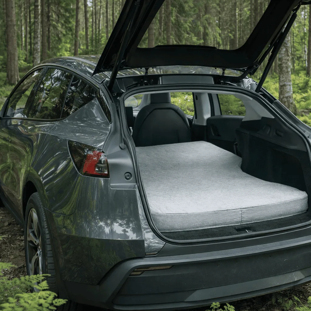 HAMPHI premium air and memory-foam mattress installed in a vehicle