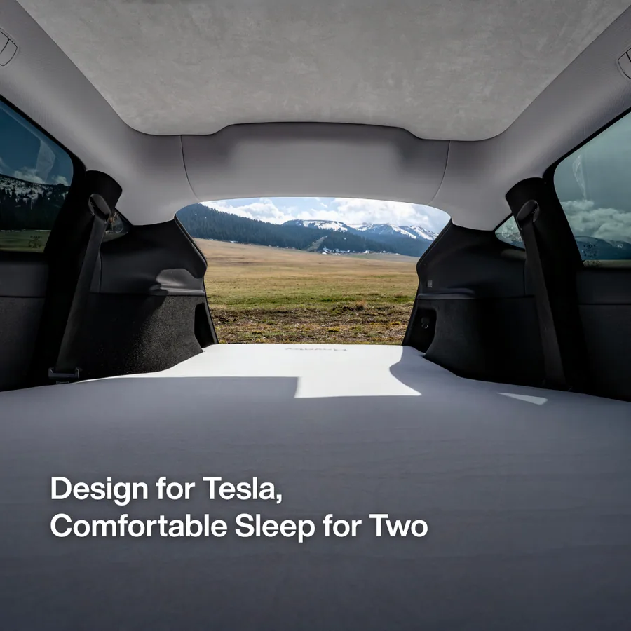 Matelas Havnby CloudCore occupant l'espace de chargement d'une Tesla