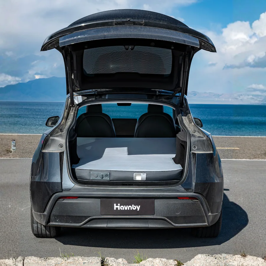 Matelas Havnby CloudCore installé à l'intérieur d'une Tesla