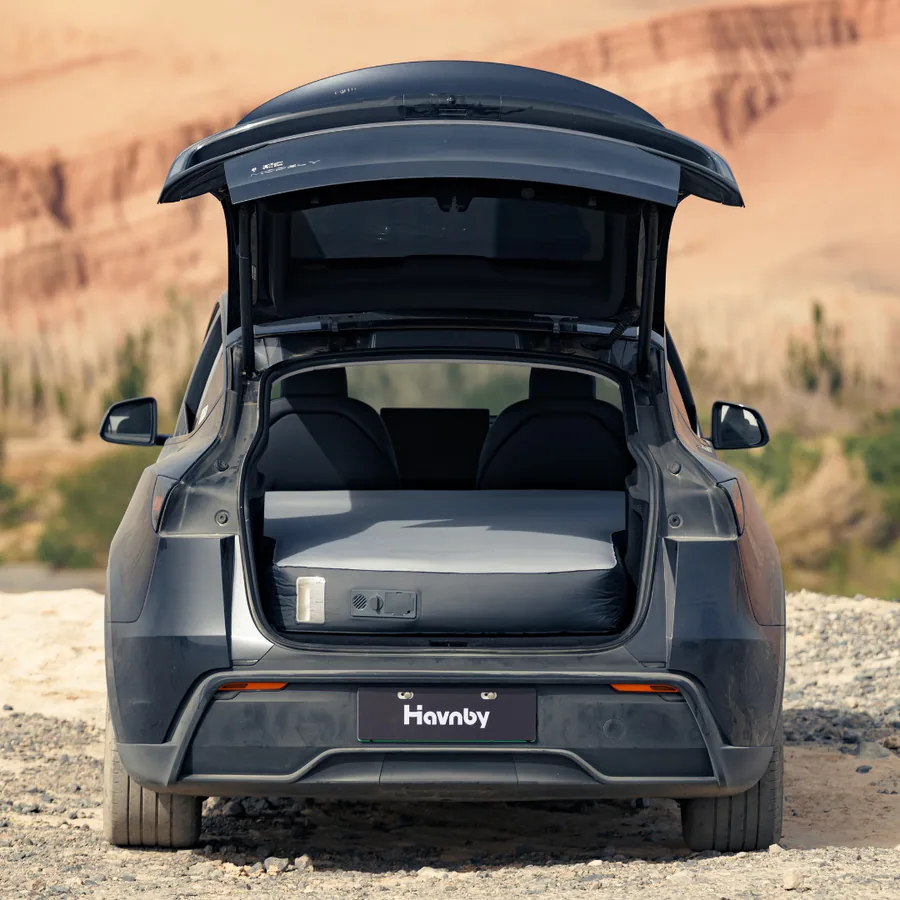 Matelas Havnby FlatCore installé à l'arrière d'une Tesla Model Y